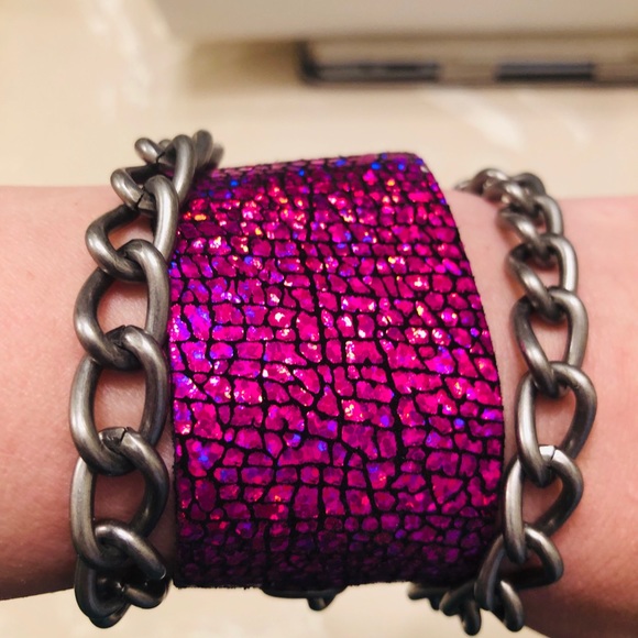 Holographic pink wrap bracelet - Picture 2 of 3